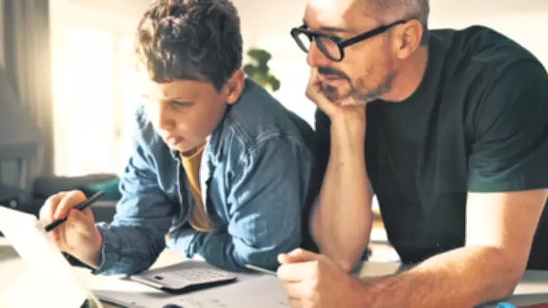 Aile Bakanlığı'ndan Ebeveynlere Dijital Riskler Eğitimi: 2026-2030 Eylem Planı Açıklandı