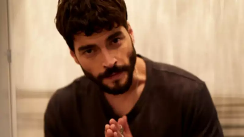 Akın Akınözü'nden can dostu Archie'ye duygusal doğum günü kutlaması