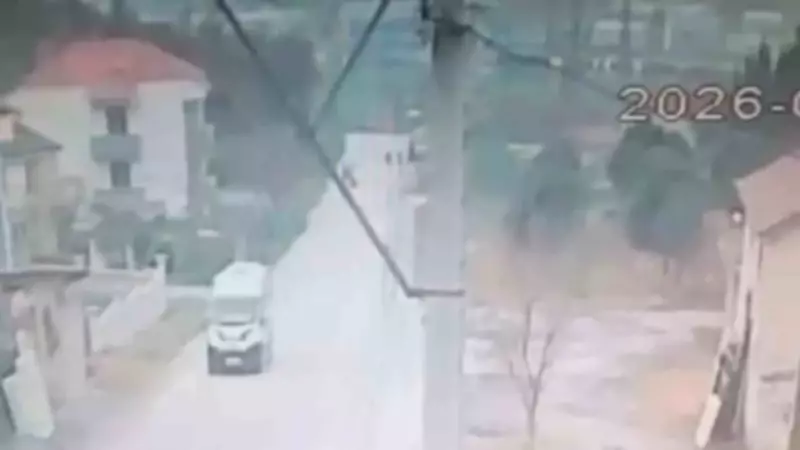 Altıeylül'de Trajedi: Okul Servisi Çarptı, Öğrenci Hayatını Kaybetti