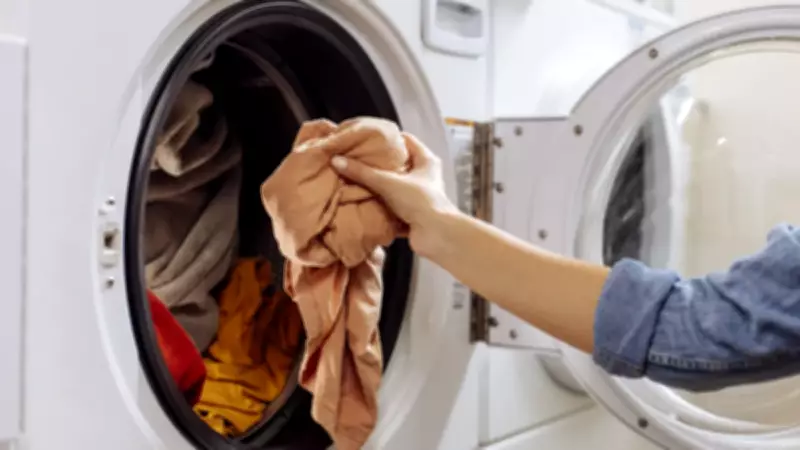 Çamaşır Makinesine Bir Avuç Tuz Atmanın Şaşırtıcı Faydaları