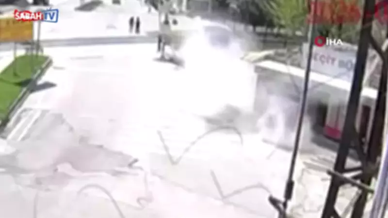 Amasya'da alkollü servis şoförü kaldırıma çarptı: İki genç kız saniyelerle kurtuldu