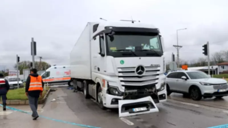 Amasya'da feci kaza: Annesinin kucağından fırlayan 10 aylık bebek TIR'ın altında can verdi