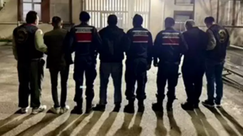 Amasya'da Telefon Kablosu ve Direk Hırsızlığı: 3 Tutuklama