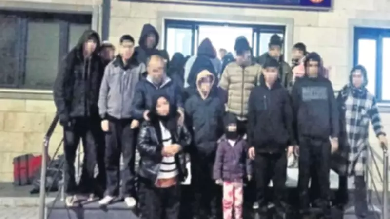 Çanakkale'de Göçmen Kaçakçılığı Operasyonu: 77 Düzensiz Göçmen Yakalandı