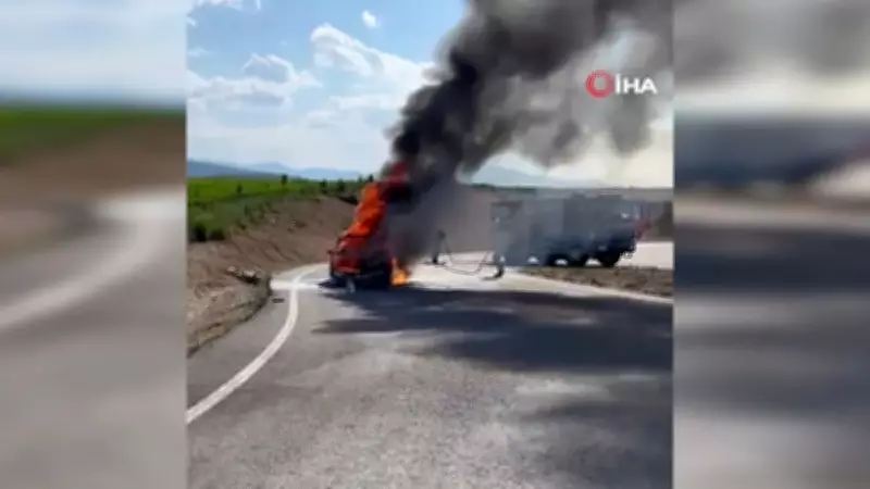 Ankara-Nallıhan yolunda seyir halindeki araç alev alev yandı