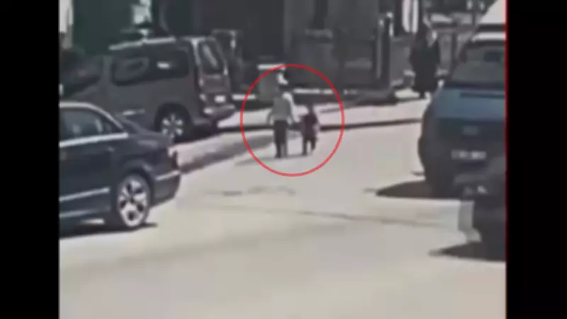 Ankara'da 3 yaşındaki çocuk dedesinin elinden kaçtı, kamyonetin çarpmasıyla hayatını kaybetti