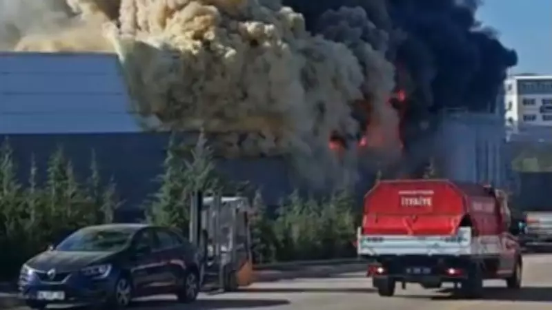 Ankara'da Boya Fabrikasında Büyük Yangın: Patlamalar Yaşandı, İtfaiye Müdahalesi Sürüyor