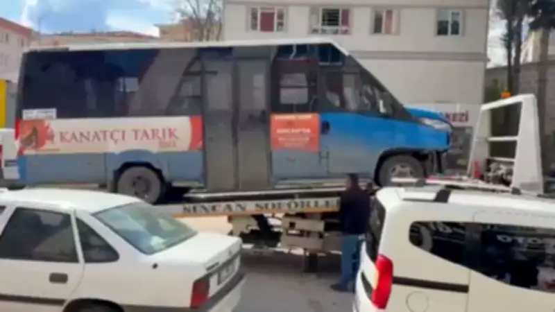 Ankara'da Feci Kaza: Minibüs Su Yüklü Kamyonetle Çarpıştı, Yaralılar Var