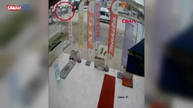 Ankara'da Feci Minibüs Kazası: Üst Geçide Çarpan Araçta 5 Kişi Hayatını Kaybetti