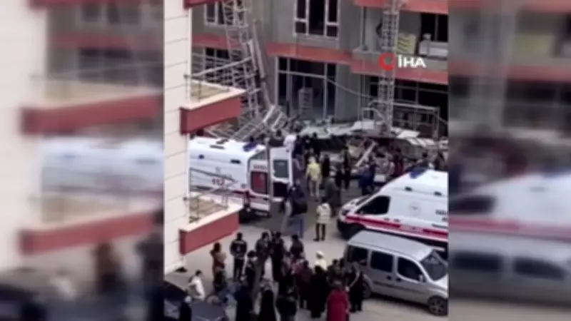 Ankara'da İnşaat İskelesi Çöktü: 3 İşçi Yaralandı