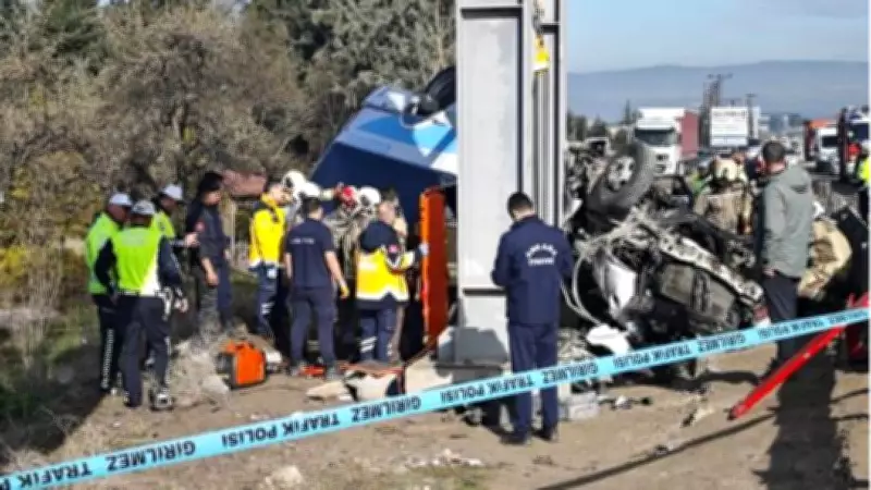 Ankara'da Özel Halk Otobüsü Üst Geçide Çarptı: 5 Kişi Hayatını Kaybetti, 14 Kişi Yaralandı