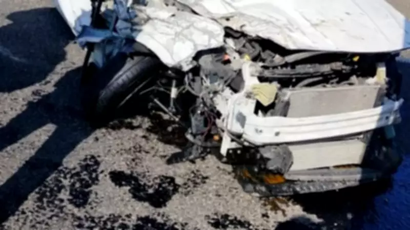 Çankaya'da Feci Kaza: Otomobil Tıra Arkadan Çarptı, Sürücü Ağır Yaralandı