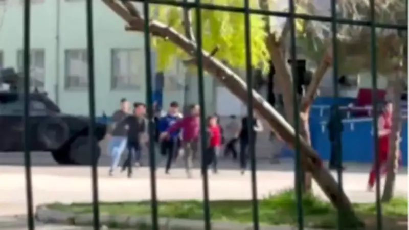 Şanlıurfa'da Liseye Silahlı Saldırı: Yaralılar Var, Saldırgan Etkisiz Hale Getirilmeye Çalışılıyor