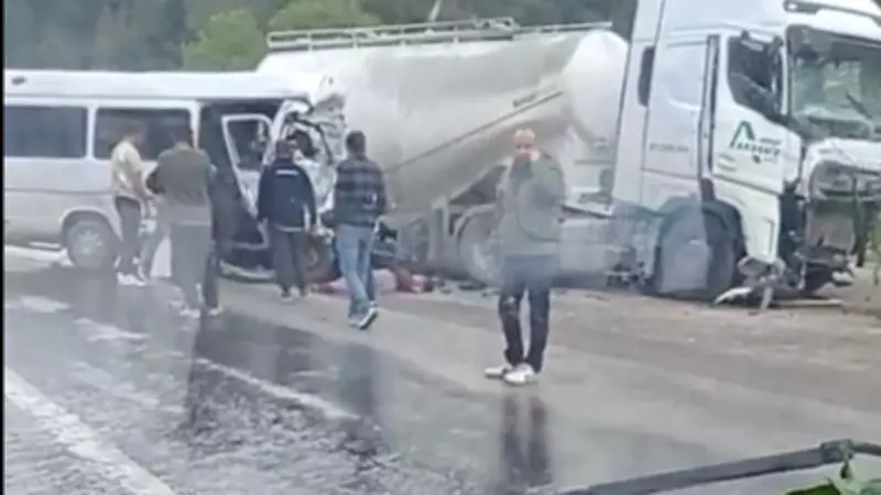 Antalya-Isparta Karayolu'nda Feci Kaza: 7 Can Kaybı, 7 Yaralı