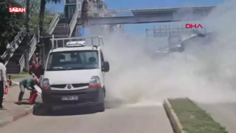 Antalya'da Kamyonette Çıkan Yangını Yoldan Geçen Sürücüler Söndürdü