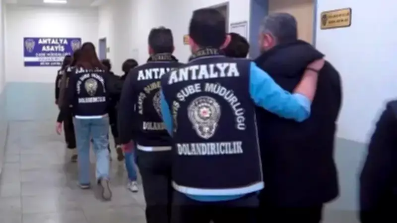 Antalya'da Patent Vekili Dolandırıcılığı: 8 Şüpheli Yakalandı, 3'ü Tutuklandı