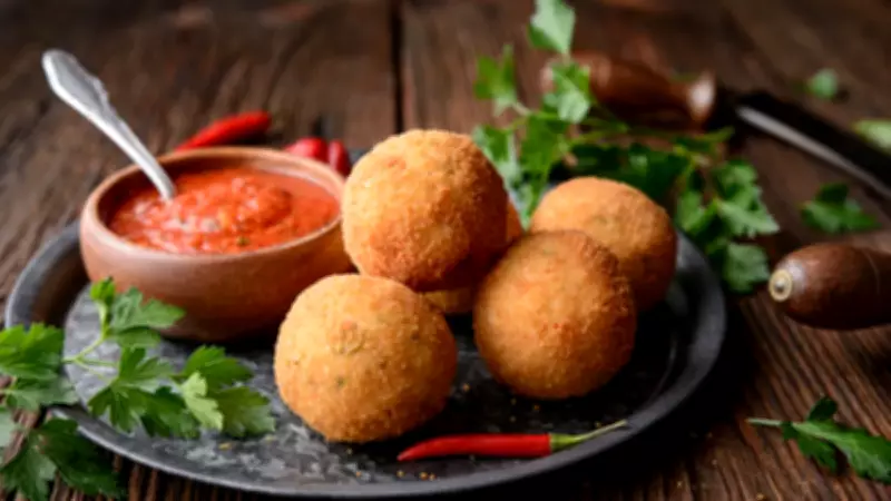 Arancini Tarifi: İtalyan Mutfağının Çıtır Peynir Şelalesi