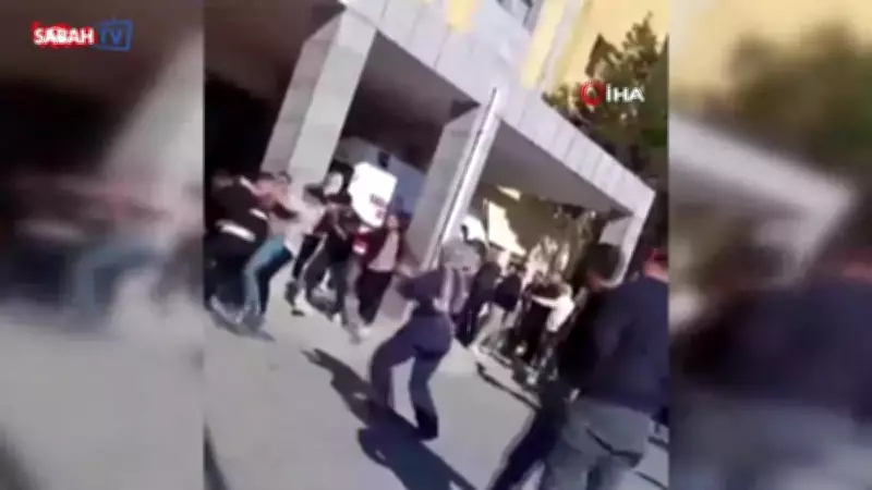 Arnavutköy'de trafik kavgası hastaneye taştı: 2 yaralı