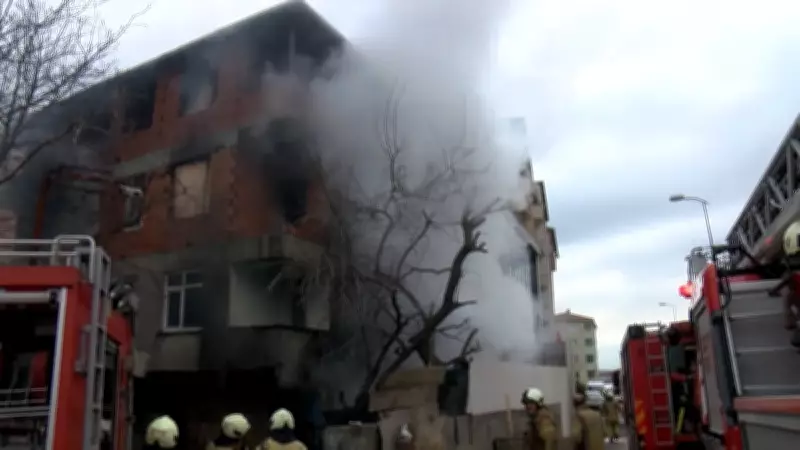 Ataşehir'de Hurdalıkta Çıkan Yangın İtfaiye Ekipleri Tarafından Kontrol Altına Alındı