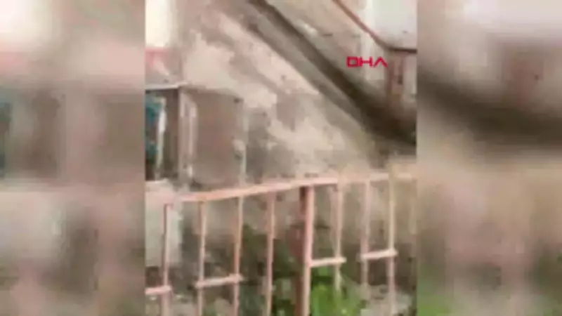 Avcılar'da 4 Katlı Binada Çıkan Yangında 20 Kişi Mahsur Kaldı, 9 Kişi Hastanelik Oldu