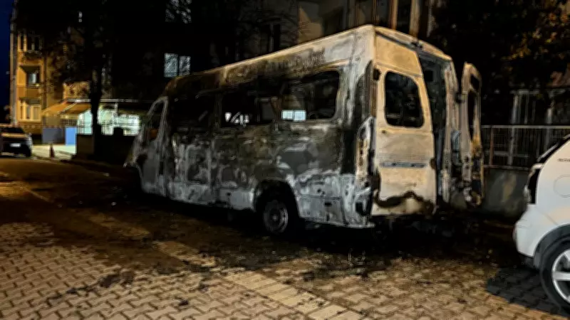 Avcılar'da Park Halindeki İki Araçta Yangın: İtfaiye Müdahalesiyle Kontrol Altına Alındı