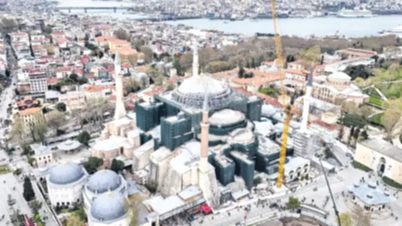 Ayasofya restorasyonunda ana kubbeye geçici çelik kaplama