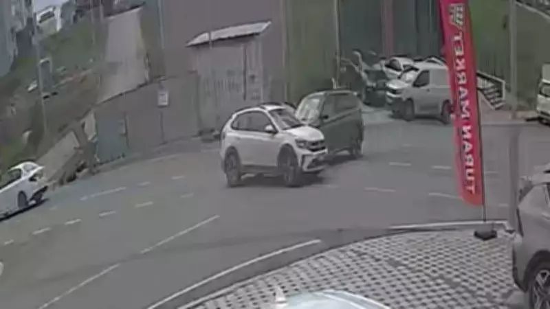 Çayırova'da İki SUV Çarpıştı, Araç Takla Attı: 7 Yaralı