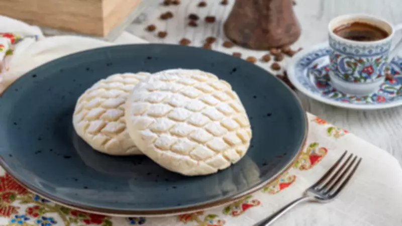 Ağızda Dağılan Tam Ölçülü Un Kurabiyesi Tarifi: Pastane Lezzeti Evde