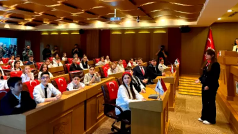Bahçelievler'de 23 Nisan coşkusu: Çocuk meclisi kuruldu