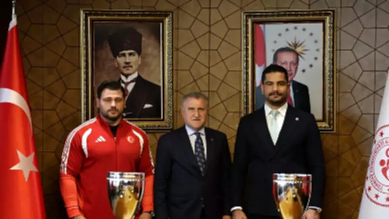 Bakan Bak, Avrupa şampiyonu milli güreşçileri ağırladı