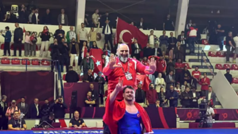 Bakan Bak'tan Rıza Kayaalp'e Tarihi Rekor İçin Kutlama Mesajı