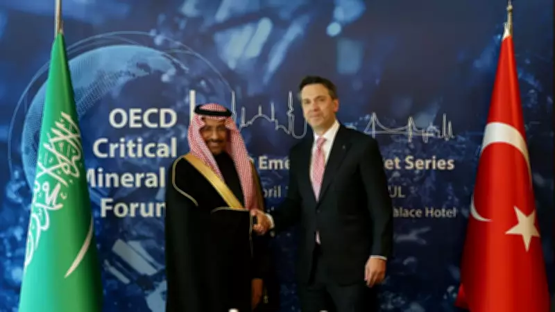 Bakan Bayraktar, Suudi Arabistanlı mevkidaşıyla kritik mineralleri görüştü