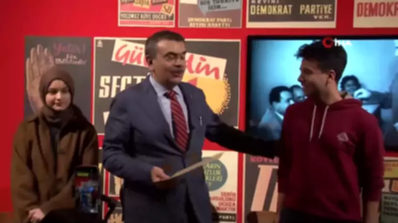 Bakan Tekin, Aydın'da Öğretmen Fadime Derici'ye Doğum Günü Sürprizi Yaptı