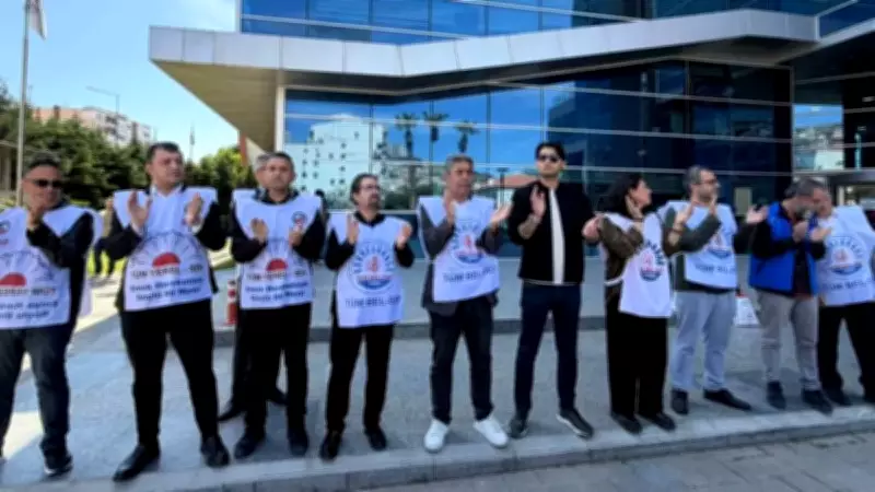 Bayraklı Belediyesi'nde Memurlar Eylemde: 'Dayatma Sürerse İmza Atmayız'
