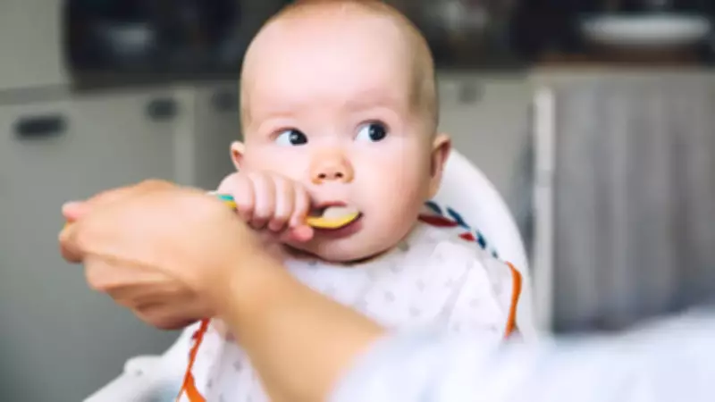 Bebeğiniz Sofranıza Bakıyorsa Sebebi Açlık Değil! Uzmanlar Uyarıyor