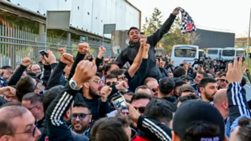 Beşiktaş Taraftarları Kadıköy'de: 2 Bin 100 Kişi 45 Araçla Stadyuma Ulaştı