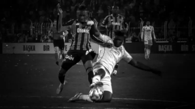 Beşiktaş'tan Penaltı Kararına Sert Tepki: 'Emek Hırsızları!'