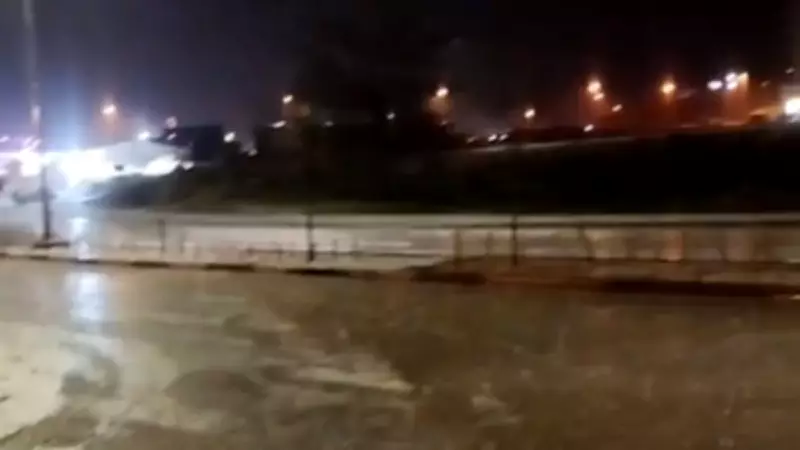 Besni'de fındık büyüklüğünde dolu kısa sürede şehri beyaza bürüdü