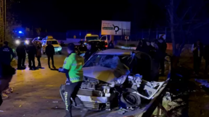 Beykoz'da servis minibüsü ile otomobil çarpıştı: 1'i ağır 11 yaralı