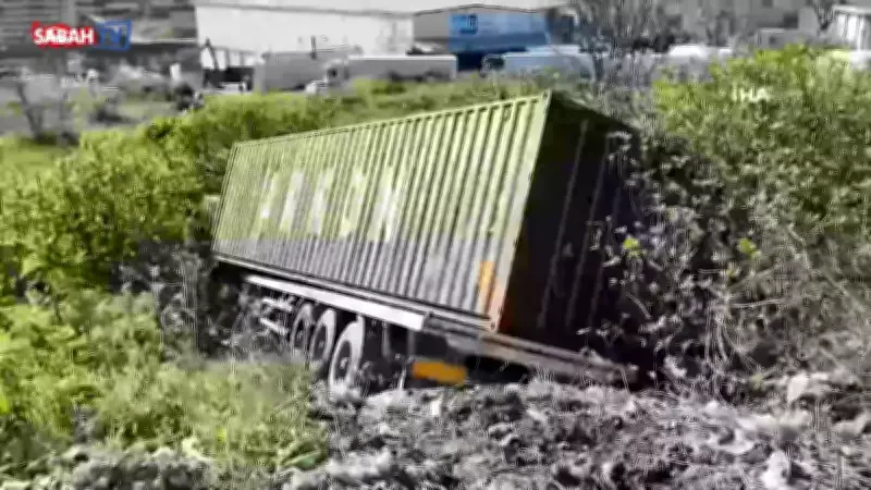 Beylikdüzü'nde Tır Kazasında Sürücü Faciayı Önlemek İçin Aracı Uçuruma Sürdü