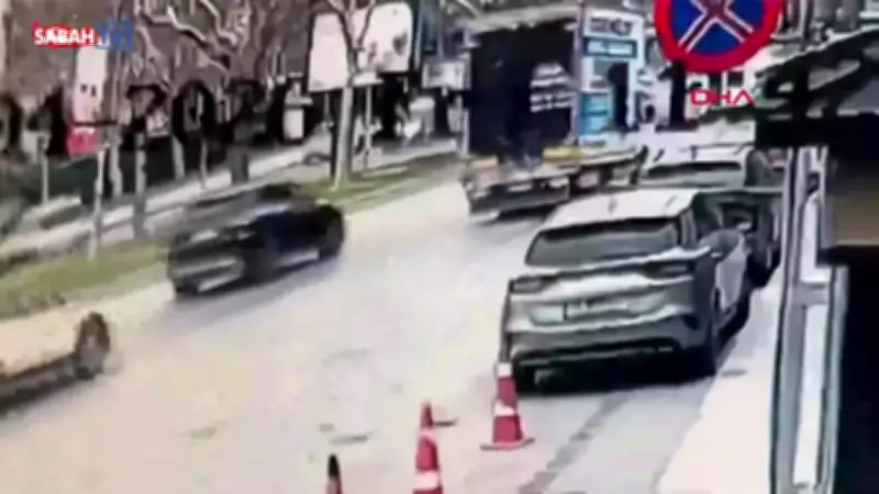 Beyoğlu'nda Dolmuş Kazası: 5 Yolcu Yaralandı, Kaza Anı Kameralara Yansıdı