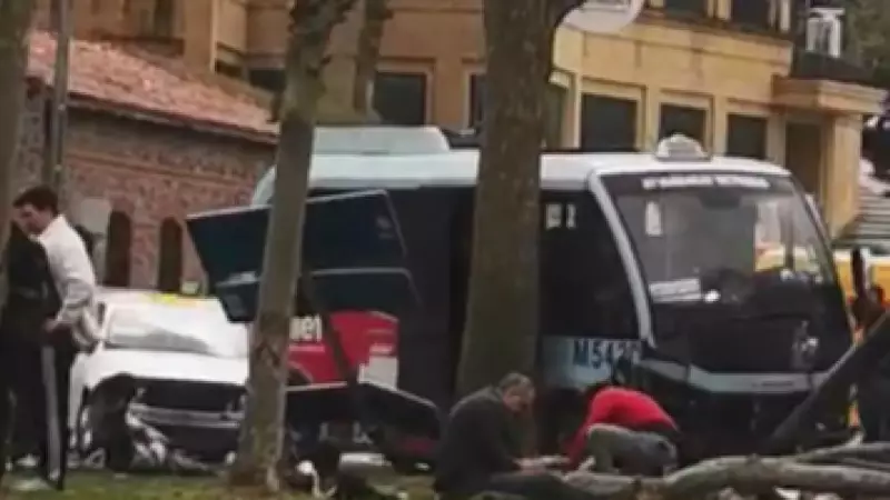 Beyoğlu'nda Dolmuş Kazası: Araç Bariyerlere Çarptı, Yaralılar Var