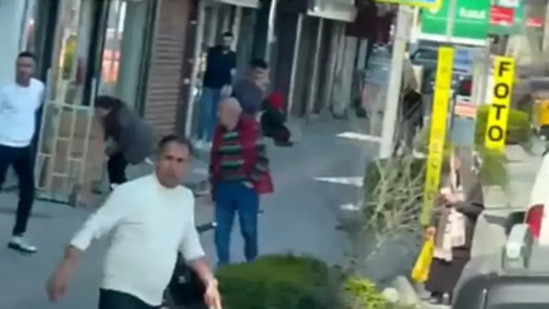 Beyoğlu'nda Yol Verme Kavgası Bıçaklı Saldırıya Dönüştü: 1 Kişi Yaralandı