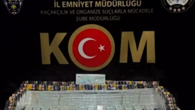Bilecik'te Durdurulan TIR'da Gizli Bölmeden 846 Paket Kaçak Sigara Çıktı