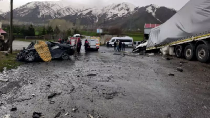 Bitlis'te TIR ile Otomobil Çarpışması: 2 Kişi Hayatını Kaybetti, 1 Yaralı