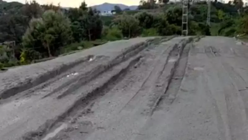 Bodrum'da Sorumsuzluk: Yeni Beton Yol Ağır Kamyonlarla Tahrip Edildi