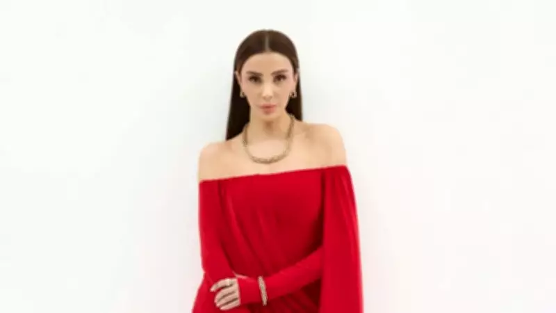 Boynunda Servet Taşıyan Ünlü: Değerli Kolyesiyle Dikkat Çekti