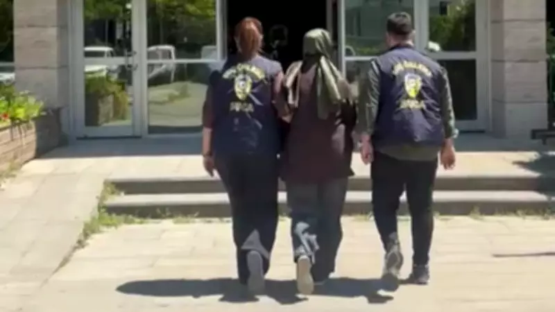 Buca'da 12 yıldır aranan firari hükümlü gelinlikçide yakalandı