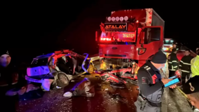 Burdur'da Feci Kaza: Otomobil Kamyona Çarptı, 1 Kişi Hayatını Kaybetti, 5 Kişi Yaralandı