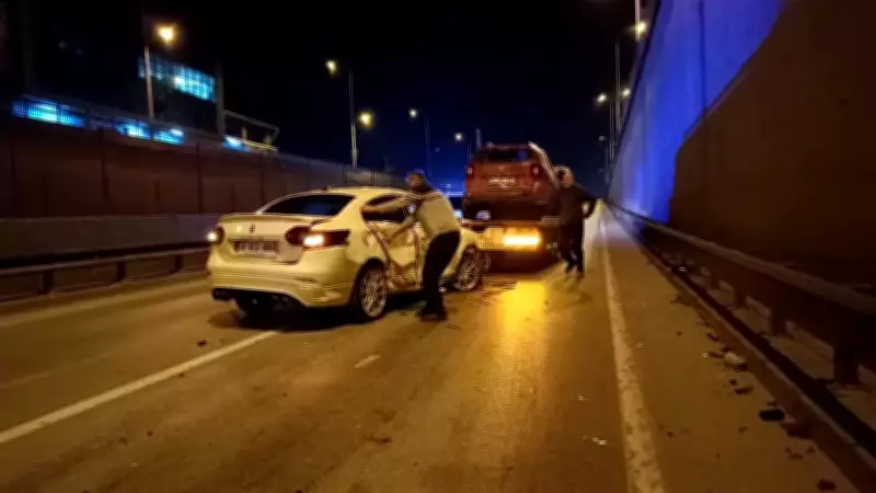 Bursa'da Üç Araçlı Zincirleme Kazada 6 Kişi Yaralandı, Trafik Felç Oldu